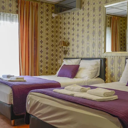 Amsterdam Airport 3*