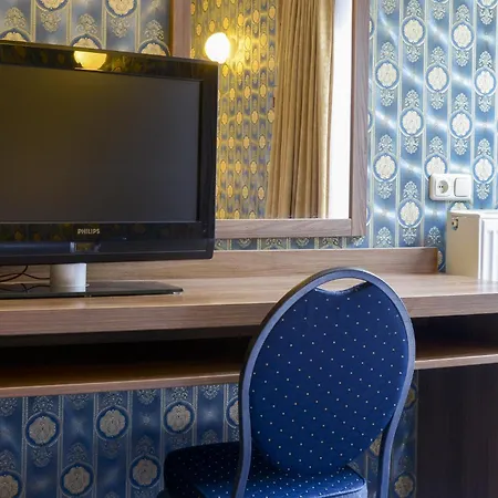 Amsterdam Airport 3*