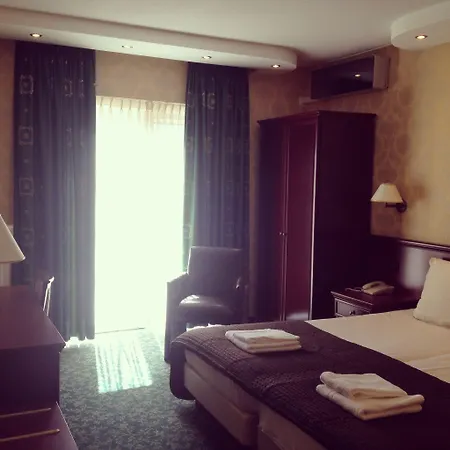 Amsterdam Airport 3*