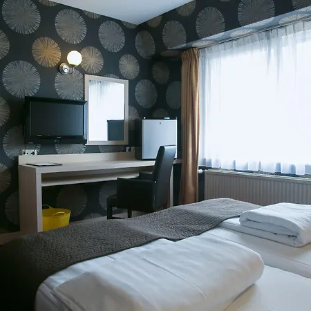 Amsterdam Airport 3*