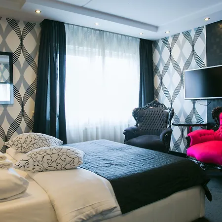 Amsterdam Airport 3*