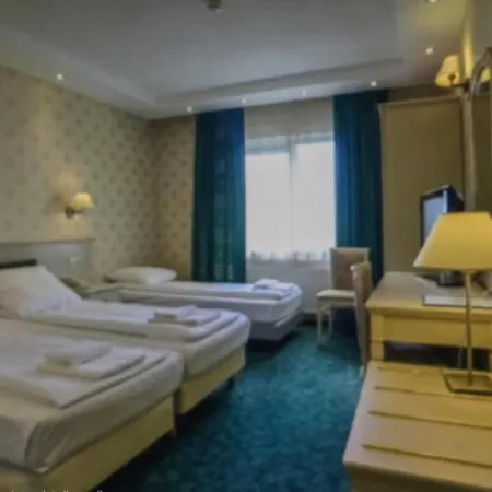 Amsterdam Airport 3*