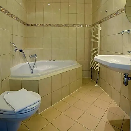 Hotel Amsterdam Airport 3*