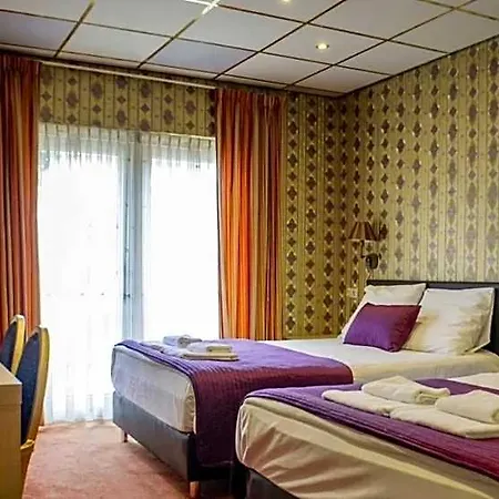 Amsterdam Airport Hotel 3*