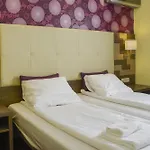 Amsterdam Airport 3*