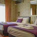 Amsterdam Airport 3*