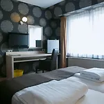 Amsterdam Airport 3*