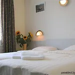 Amsterdam Airport 3*