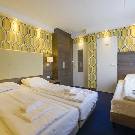 Amsterdam Airport 3*