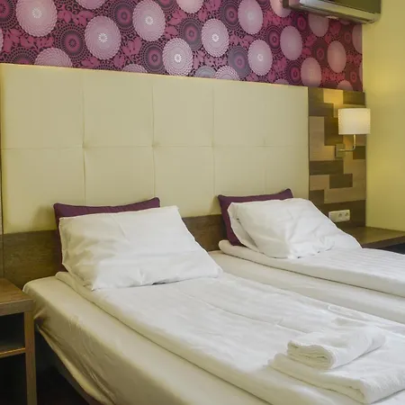 Amsterdam Airport 3*