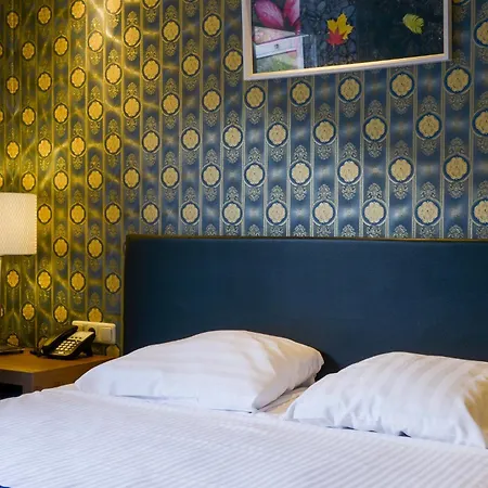 Amsterdam Airport 3*