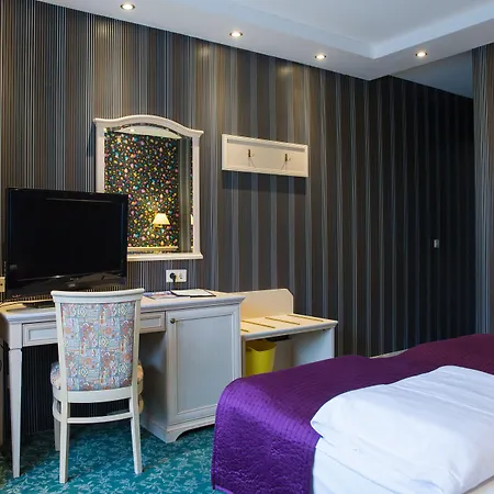 زفانينبورغ أمستردام إيربورت زفانينبورغْ